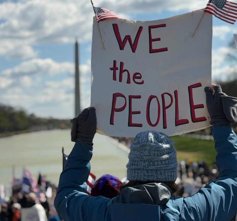 La mayor protesta contra Trump reúne a millones de personas en los 50 estados