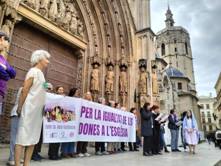 La Revuelta de mujeres en la Iglesia extiende su clamor por la igualdad