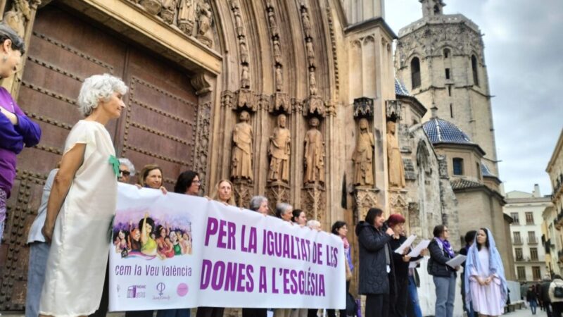 La Revuelta de mujeres en la Iglesia extiende su clamor por la igualdad