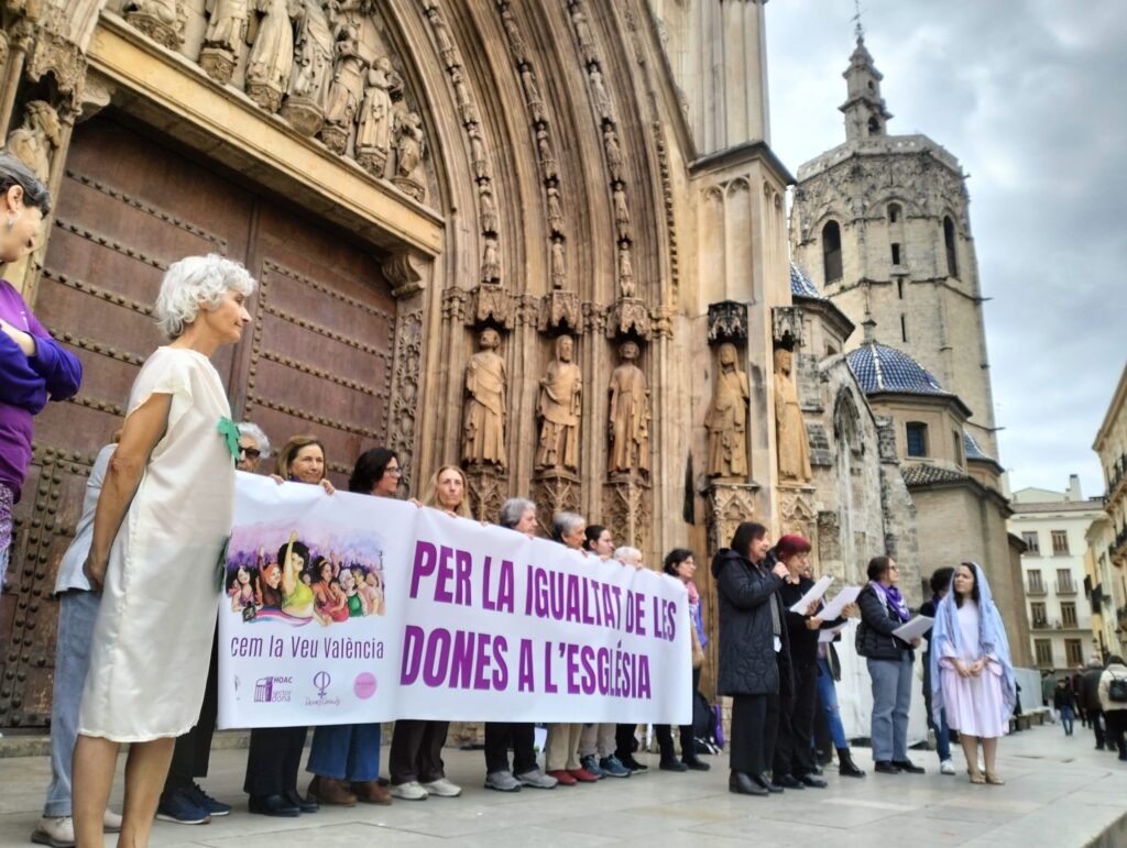 La Revuelta de mujeres en la Iglesia extiende su clamor por la igualdad