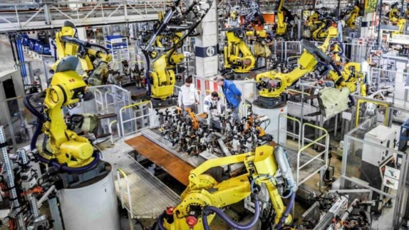 La patronal rechaza debatir la democratización de la empresa y los sindicatos apelan a cumplir la Constitución