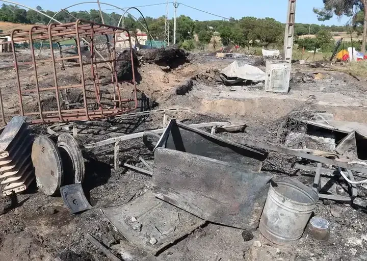 Un incendio en un asentamiento de Huelva deja sin hogar ni documentación a una docena de trabajadores migrantes