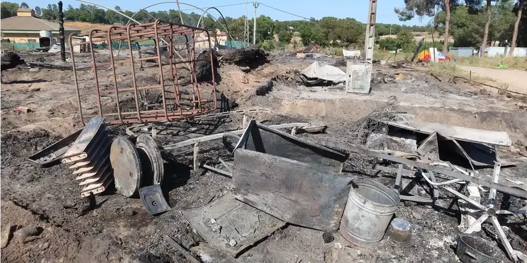 Un incendio en un asentamiento de Huelva deja sin hogar ni documentación a una docena de trabajadores migrantes