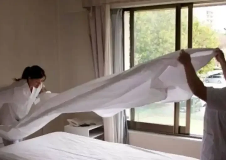 Piden extender la ley canaria que protege a las camareras de piso al conjunto del país