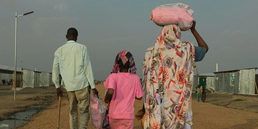 Cuatro años de guerra en Sudán provocan la mayor crisis humanitaria y de desplazamiento, en medio del recorte de la ayuda