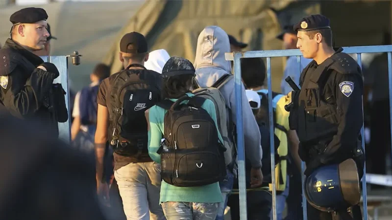 Centros de deportación de la UE: ¿qué son y cómo afectarán a los derechos de los migrantes y los solicitantes de asilo?