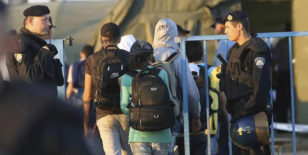 Centros de deportación de la UE: ¿qué son y cómo afectarán a los derechos de los migrantes y los solicitantes de asilo?