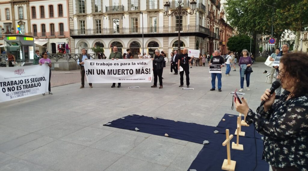 Trabajadoras y trabajadores cristianos de Sevilla recuerdan a las víctimas de la siniestralidad laboral