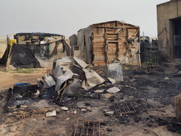 Un incendio en un asentamiento de Níjar deja sin hogar a 15 trabajadores migrantes y arrasa sus opciones de regularización