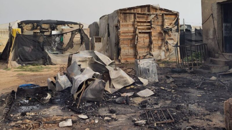 Un incendio en un asentamiento de Níjar deja sin hogar a 15 trabajadores migrantes y arrasa sus opciones de regularización