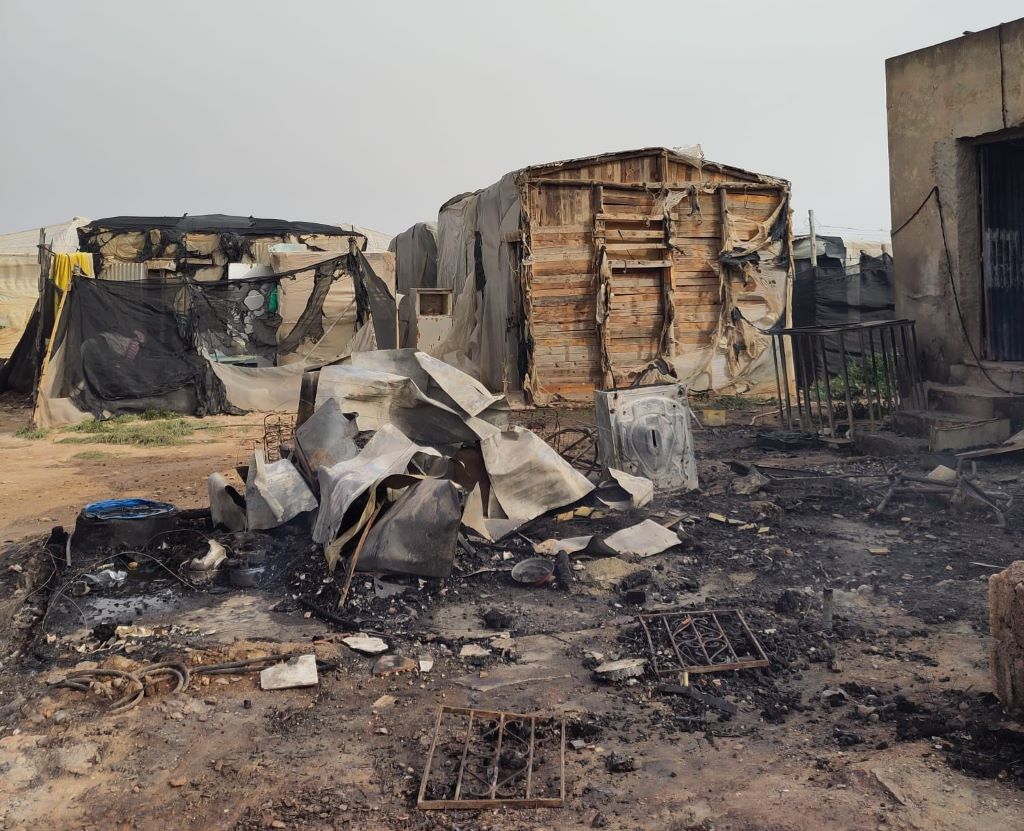 Un incendio en un asentamiento de Níjar deja sin hogar a 15 trabajadores migrantes y arrasa sus opciones de regularización