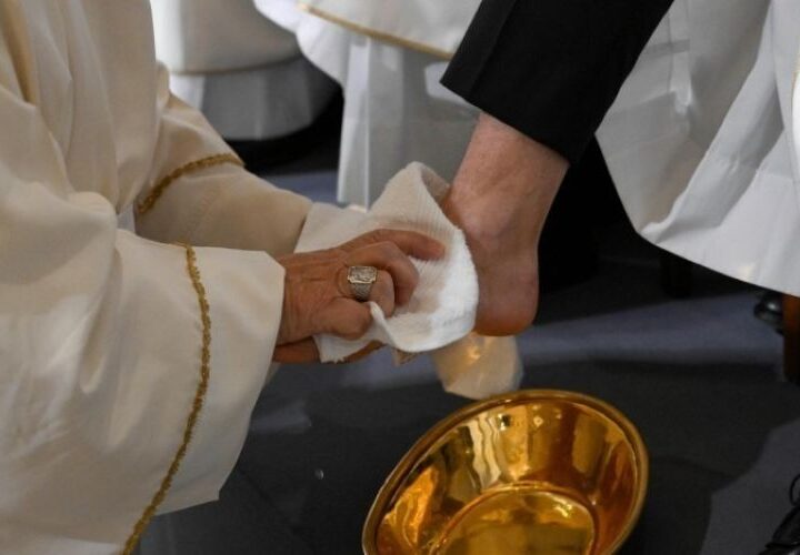 León XIV desafía la lógica del poder: “Dios no domina, libera y da la vida”