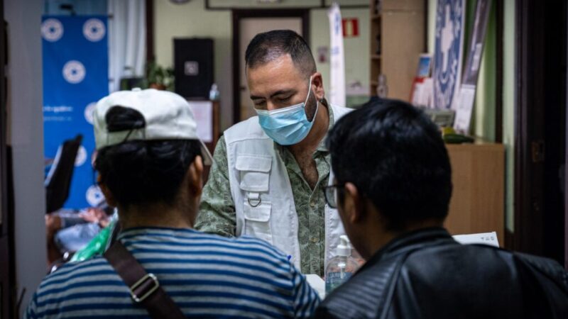 La sanidad pública sigue sin llegar a todas las personas residentes en nuestro país