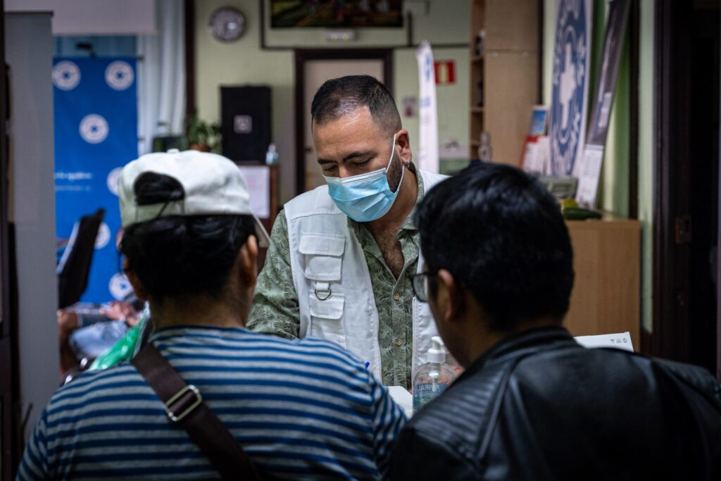 La sanidad pública sigue sin llegar a todas las personas residentes en nuestro país