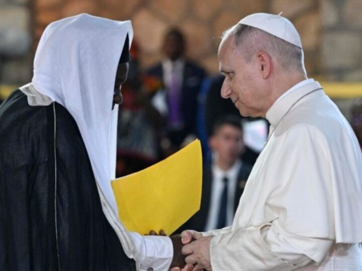 León XIV denuncia el uso de Dios para el poder: “El mundo está siendo devastado por un puñado de tiranos”