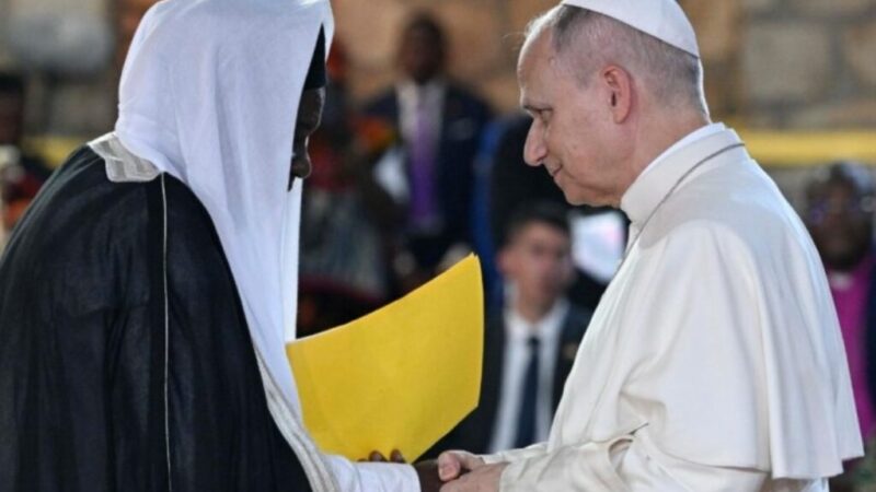 León XIV denuncia el uso de Dios para el poder: “El mundo está siendo devastado por un puñado de tiranos”