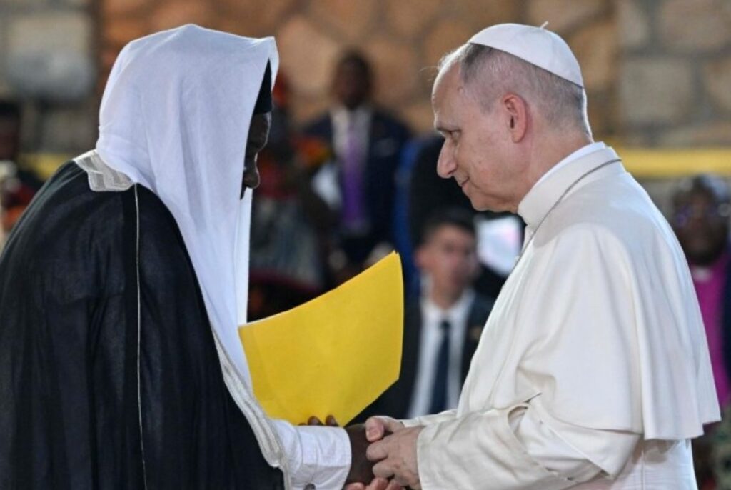 León XIV denuncia el uso de Dios para el poder: “El mundo está siendo devastado por un puñado de tiranos”