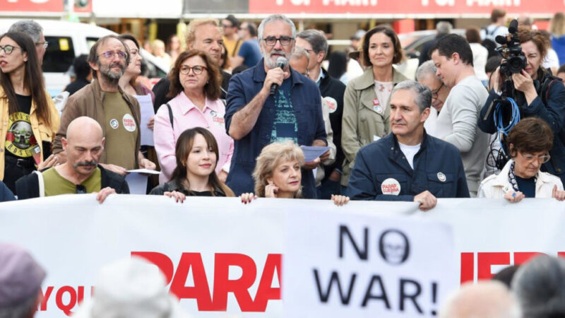‘Parar la guerra’ exige una solución dialogada y promete mantener la movilización “hasta que las bombas paren”