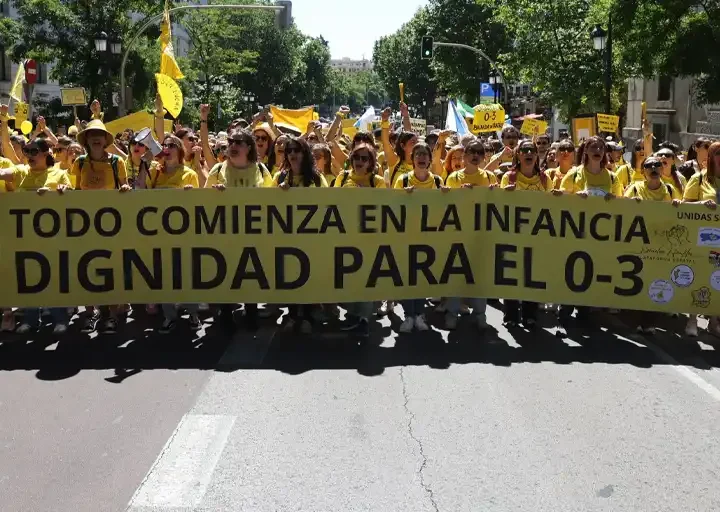 La marea amarilla de la educación infantil reclama mejoras a las administraciones pero también a la patronal