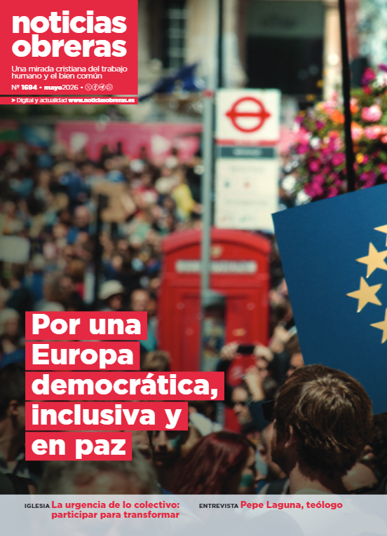Magazine cover for Noticias Obreras featuring a crowded street scene with a red telephone booth and a European Union flag; main headline reads 'Por una Europa democrática, inclusiva y en paz'.