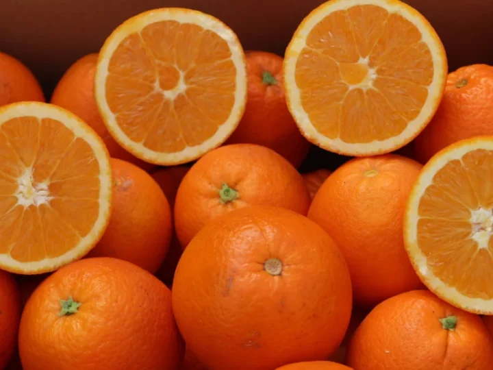 Limones, uvas blancas y naranjas, los alimentos básicos que más se han encarecido en mayo