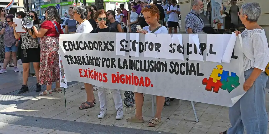 El abandono estructural de los servicios sociales en Valencia favorece una nueva agresión a una educadora