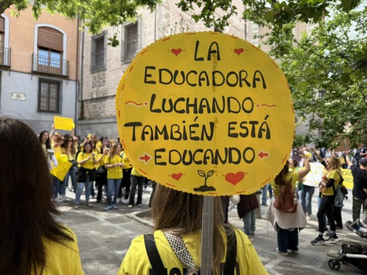 Las educadoras infantiles denuncian las prórrogas de las escuelas municipales y piden la intervención del Defensor del Pueblo