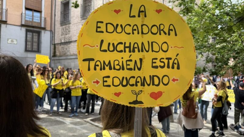 Las educadoras infantiles denuncian las prórrogas de las escuelas municipales y piden la intervención del Defensor del Pueblo