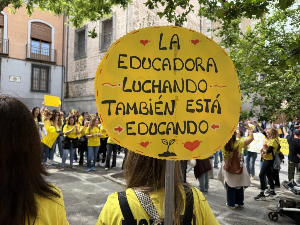 Las educadoras infantiles denuncian las prórrogas de las escuelas municipales y piden la intervención del Defensor del Pueblo
