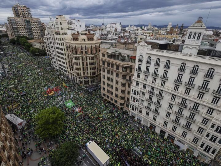 Una manifestación “histórica” en defensa de la educación pública toman el centro de Valencia