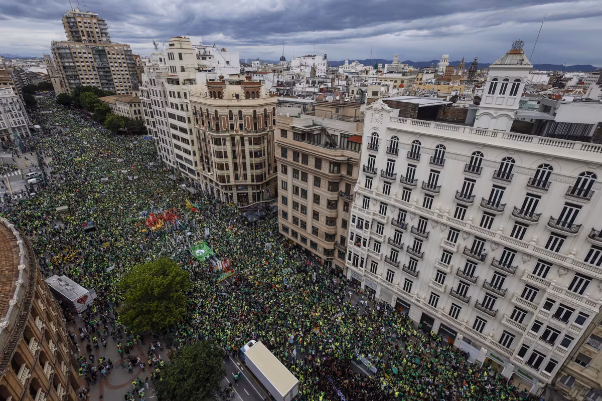 Una manifestación “histórica” en defensa de la educación pública toman el centro de Valencia