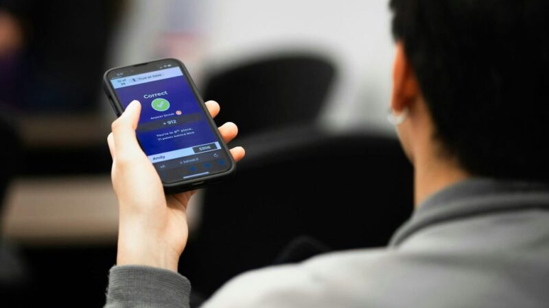 ¿Por qué Europa quiere sacar WhatsApp de los despachos oficiales?