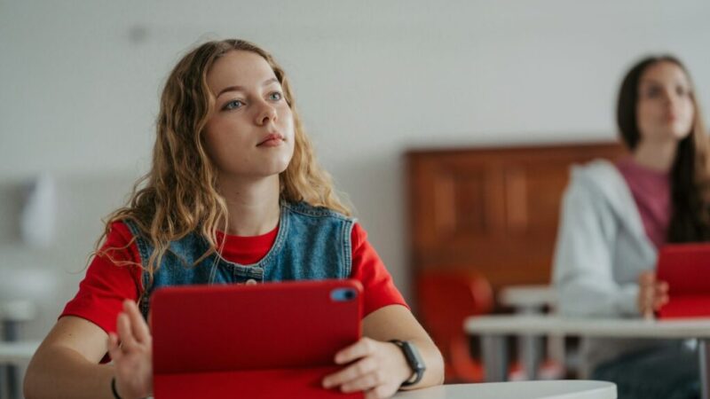 Por qué saber escuchar es la habilidad democrática más importante de la era digital