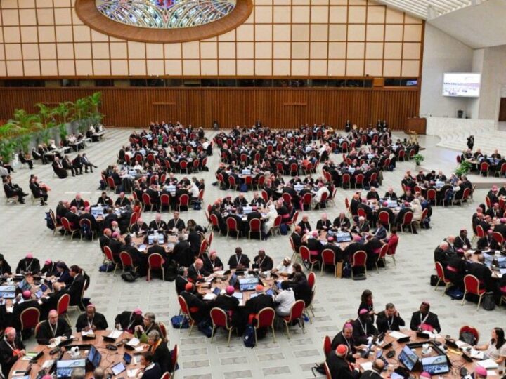 El sínodo fija el camino hacia la Asamblea eclesial de 2028 y llama a transformar la vida ordinaria de la Iglesia