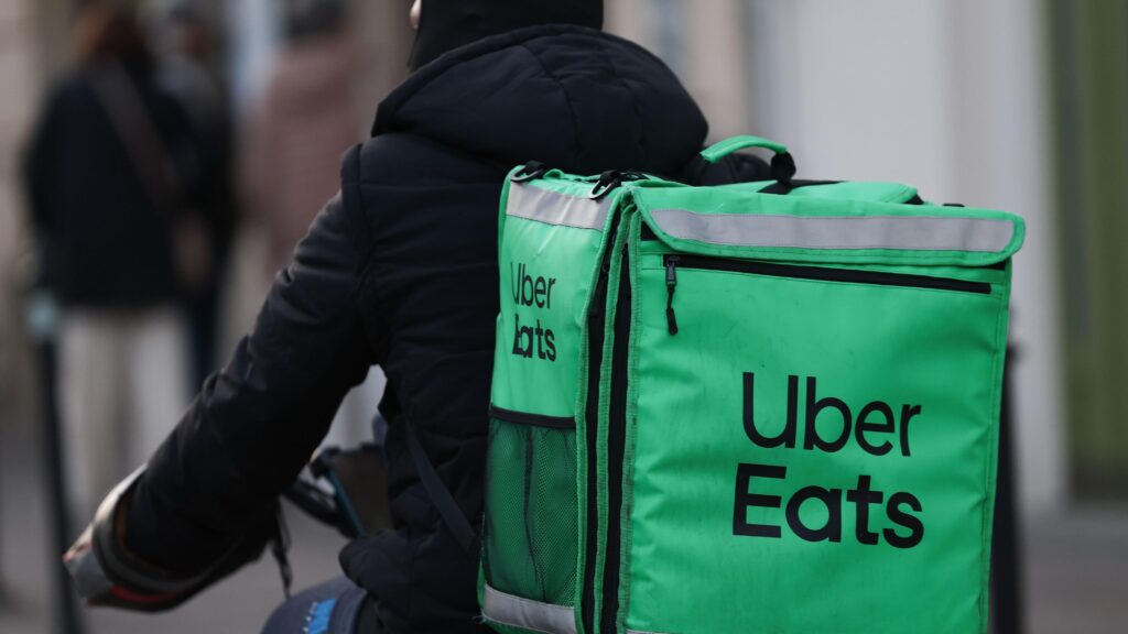 La “ley rider” fuerza a Uber Eats a reconocer 110 millones en cotizaciones sociales impagadas