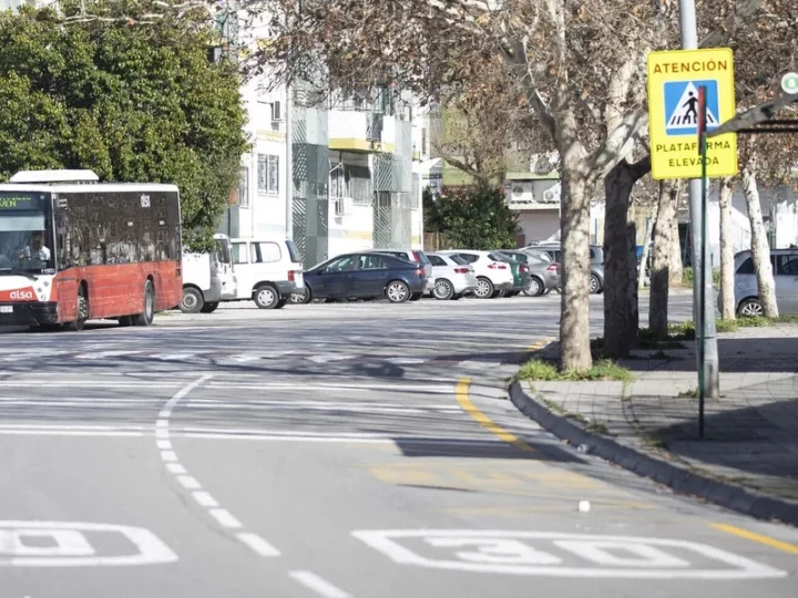Barrios Ignorados de Andalucía denuncia cortes en el servicio municipal de autobuses de la Zona Norte de Granada