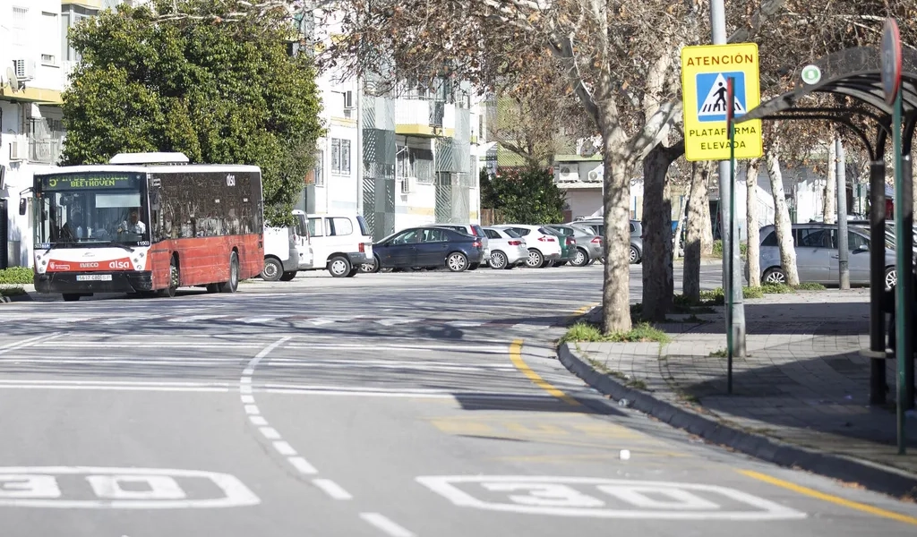 Barrios Ignorados de Andalucía denuncia cortes en el servicio municipal de autobuses de la Zona Norte de Granada