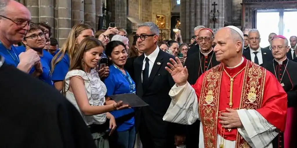 León XIV invita a “caminar juntos” en su mensaje en la catedral de Barcelona