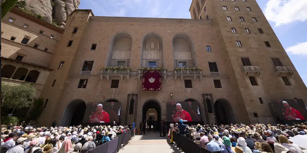 El Papa convierte su visita en Montserrat en una invitación a “arrojar las armas” y apostar por la fraternidad