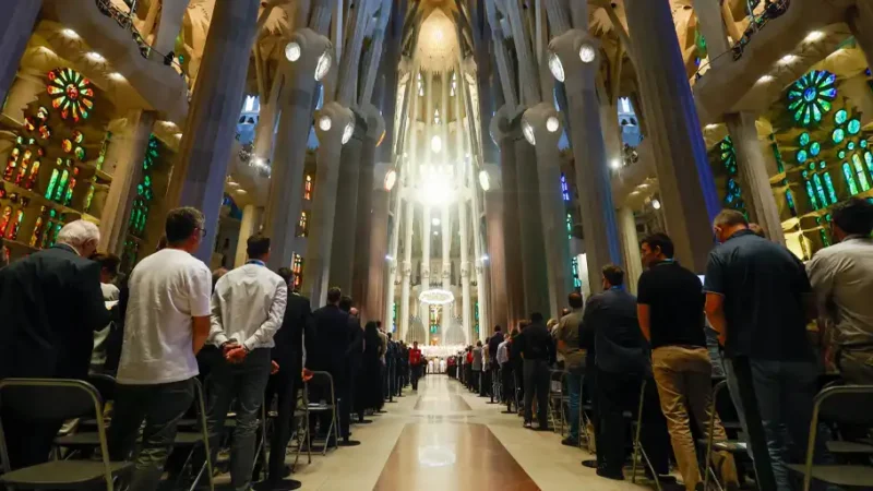 El Papa en la Sagrada Familia: “Levantemos el rostro de quienes yacen en el polvo”