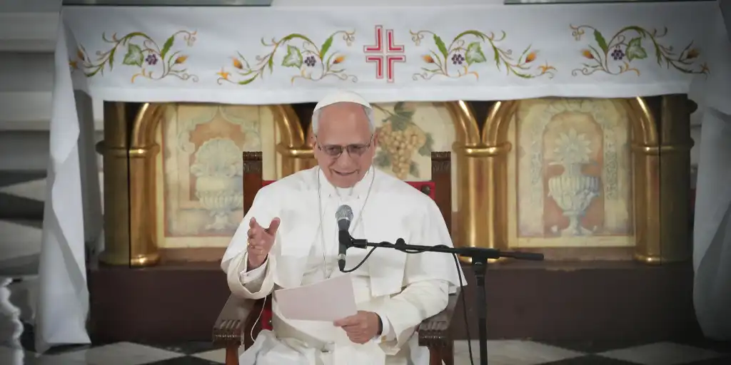 León XIV llama en el Raval a “ser testigos creíbles de la esperanza cristiana” junto a quienes más sufren