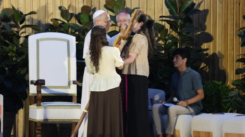 La vigilia de jóvenes: afirmación de plena humanidad