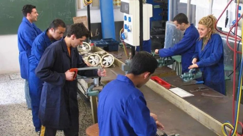 Nuevas medidas de empleo digno para jóvenes, población gitana y personas paradas de larga duración