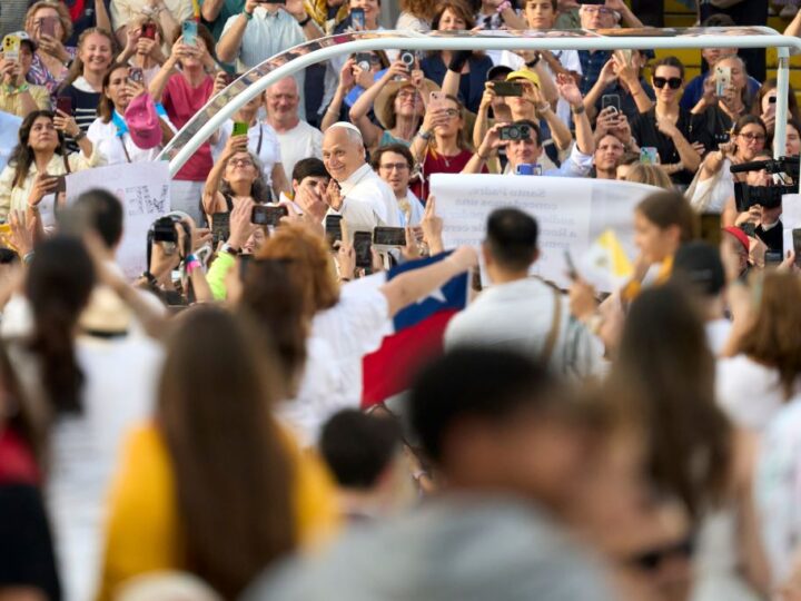 La estrategia comunicativa de León XIV durante su viaje a España: claves de su impacto mediático