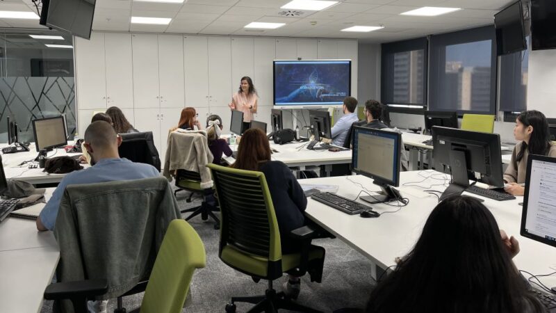 ¿Quién decide cómo enseñar cuando la inteligencia artificial entra en el aula?