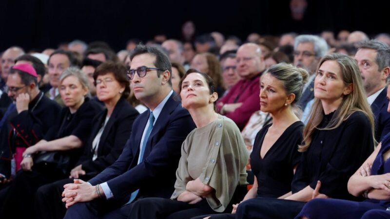 Cristianos y cristianas con responsabilidades públicas entregan a León XIV un compromiso por una política basada en diálogo, cuidado y bien común