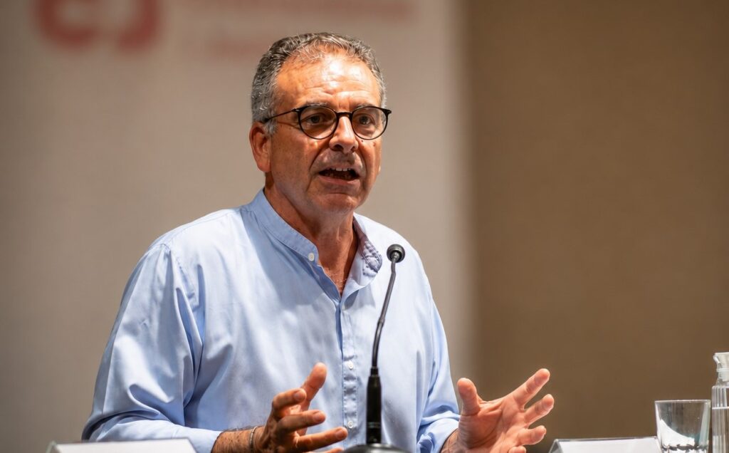 Sebas Mora: “Abundan las opiniones y los mensajes rápidos, pero escasean espacios para pensar juntos”