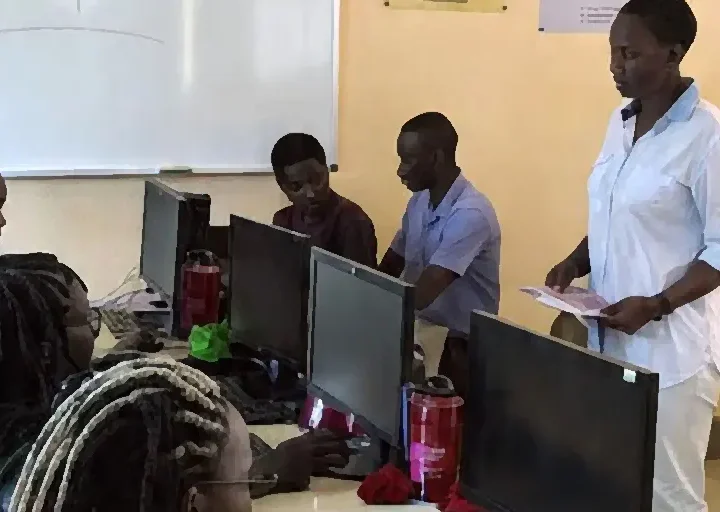 La juventud de Bangui frente a las nuevas tecnologías: ¿derivas sociales?