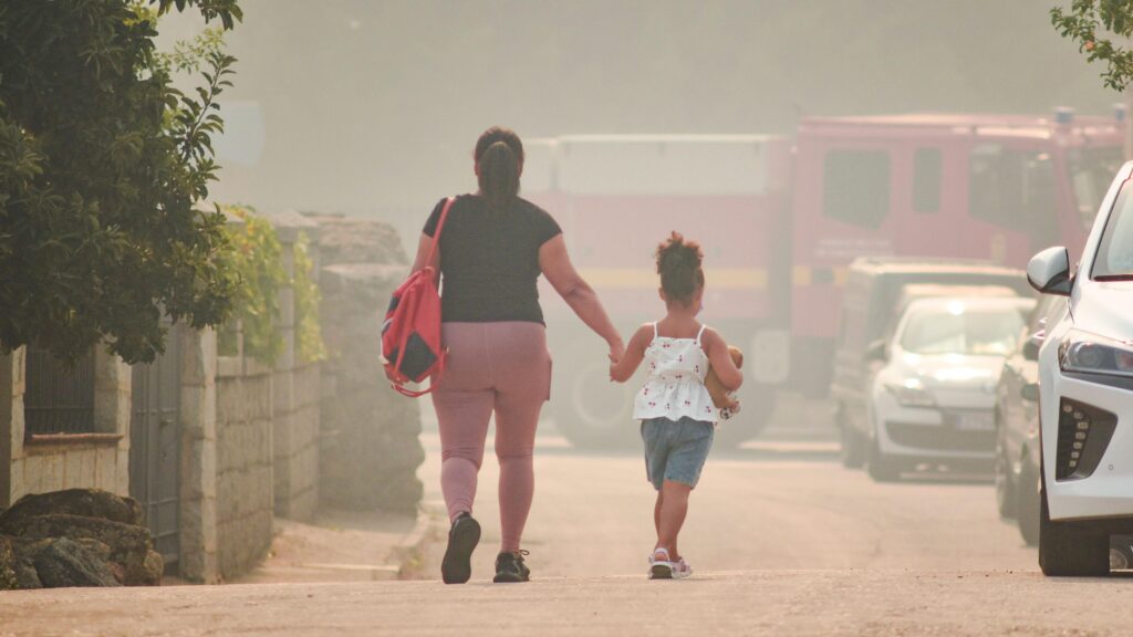 Incendios. Desplazados y una mochila