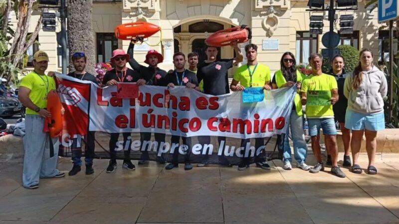 Trabajadoras y trabajadores cristianos respaldan la huelga de los socorristas de las playas de Málaga